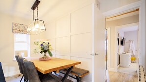 Dining - Carn Mor a beautifully furnished three -bed holiday home in Aviemore  with fire (Aviemore)