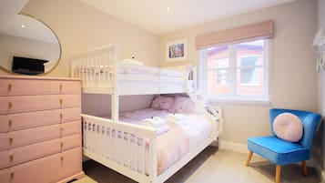 3 bedrooms, iron/ironing board, free WiFi, bed sheets