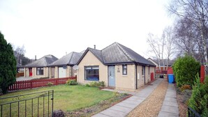 Exterior - Carn Mor a beautifully furnished three -bed holiday home in Aviemore  with fire (Aviemore)