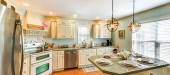 2 Mi to Boardwalk: Home w/ Deck in Bethany Beach!