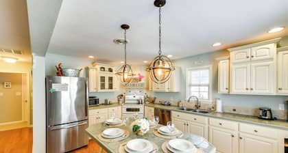 2 Mi to Boardwalk: Home w/ Deck in Bethany Beach!