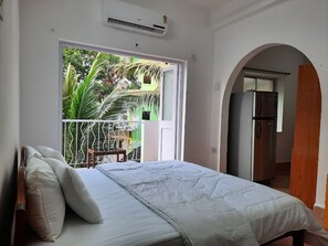 Quarto luxo, sacada, vista para o jardim | Roupas de cama premium, berços (sobretaxa), Wi-Fi de cortesia