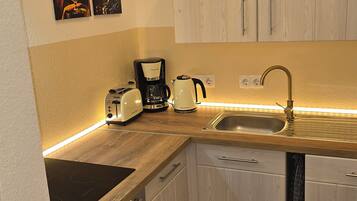 Kühlschrank, Ofen, Herdplatte, Geschirrspüler