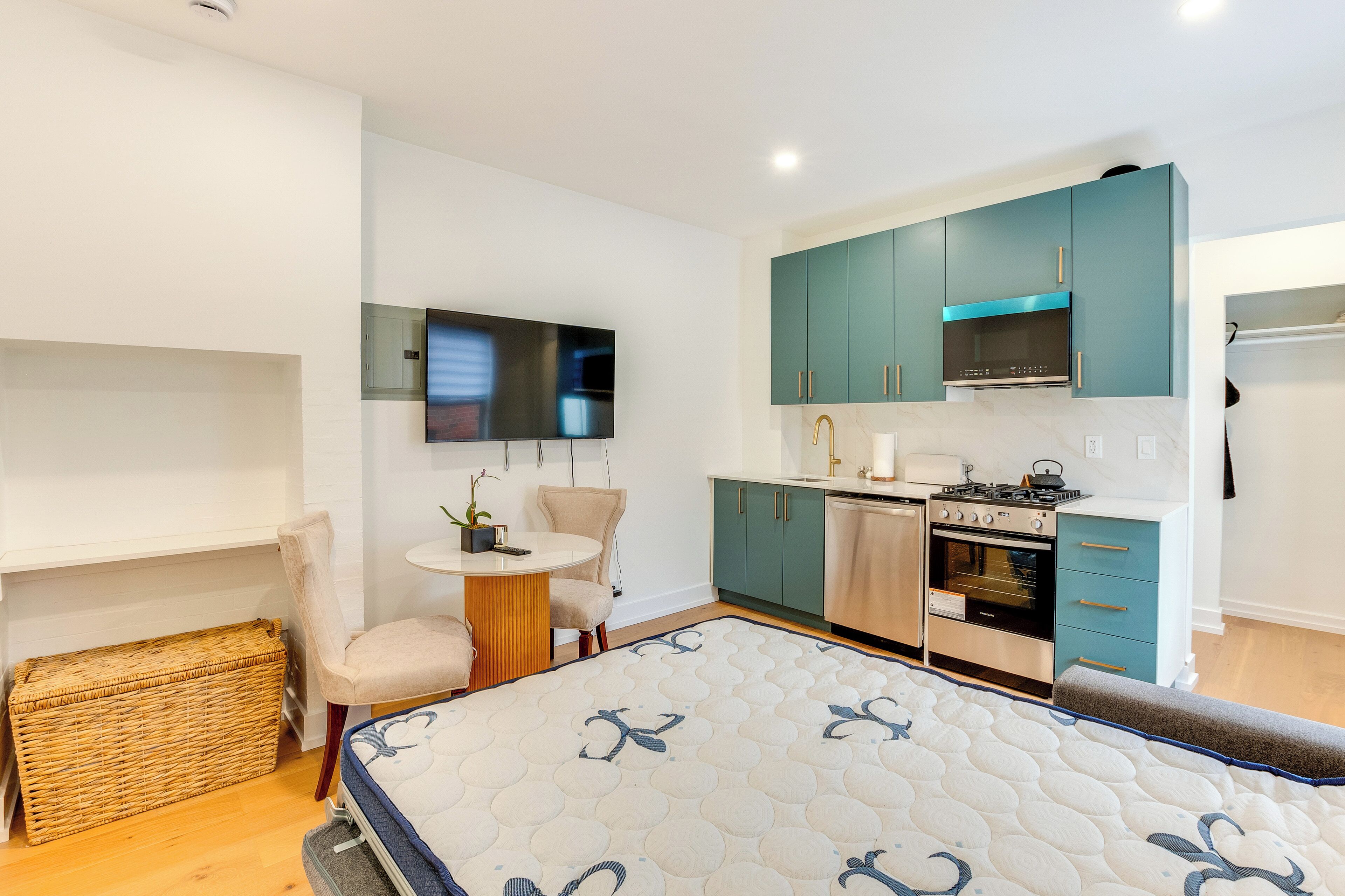 Apartment (0 Bedroom) | Interior