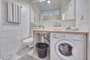 Dusche, Haartrockner, Bidet, Handtücher
