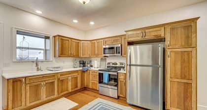 Walking Trail On-site: Tranquil Klamath Falls Apt!