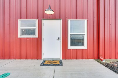 Walking Trail On-site: Tranquil Klamath Falls Apt!
