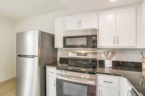 Interior - Walk to Branson Landing! Condo w/ Community Pools (Branson)