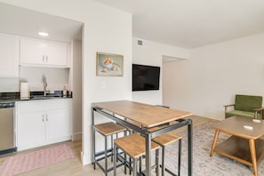 Interior - Walk to Branson Landing! Condo w/ Community Pools (Branson)