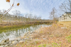 Apartment (2 Bedrooms) | Interior - Walk to Branson Landing! Condo w/ Community Pools (Branson)