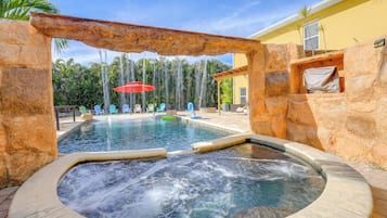 Villa (5 Bedrooms) | Front of property