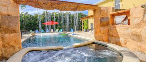 Villa (5 Bedrooms) | Front of property