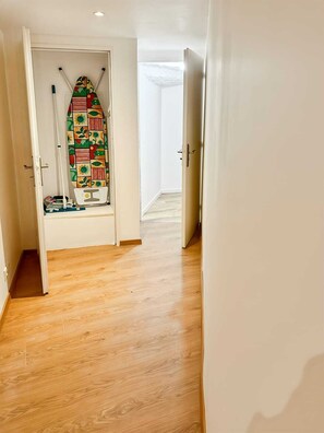 Dusche, Handtücher, Toilettenpapier