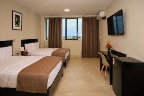 Desk, laptop workspace, free WiFi, bed sheets - Hotel Marañón (Iquitos)