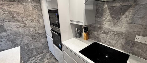 Casa | Cucina privata | Frigorifero, microonde, forno, piano cottura