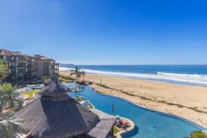 On the beach - Sol Pacifico Deluxe Oceanfront Condo, Sol Pacifico 703A (Los Cerritos)