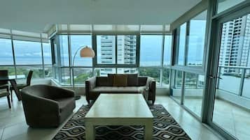 Apartment | 1 bedroom, desk, Internet