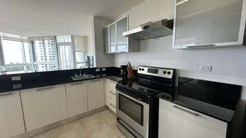 Apartment | 1 bedroom, desk, Internet