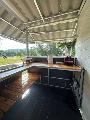Bungalow, 1 Bedroom, Smoking, Balcony | Bahagian dalam