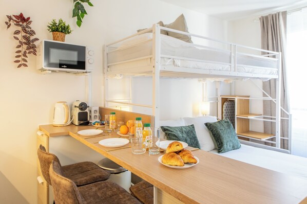 Fer et planche Ă repasser, accĂšs au Wi-Fi (inclus), literie fournie