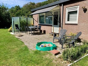 Balcony - Sunny Garden Retreat Bungalow (Sint Maartensvlotbrug)