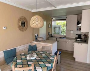House | Living room - Sunny Garden Retreat Bungalow (Sint Maartensvlotbrug)