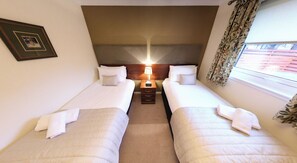 2 bedrooms, iron/ironing board, bed sheets - Birchdale Cottage offer you the highest quality, comfort and style for 4 people  (Aviemore)