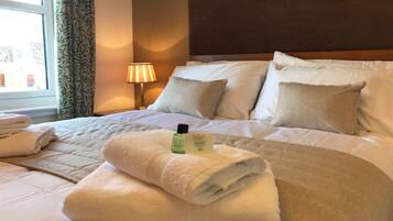 2 bedrooms, iron/ironing board, bed sheets