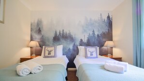 3 slaapkamers, een strijkplank/strijkijzer, gratis wifi, beddengoed