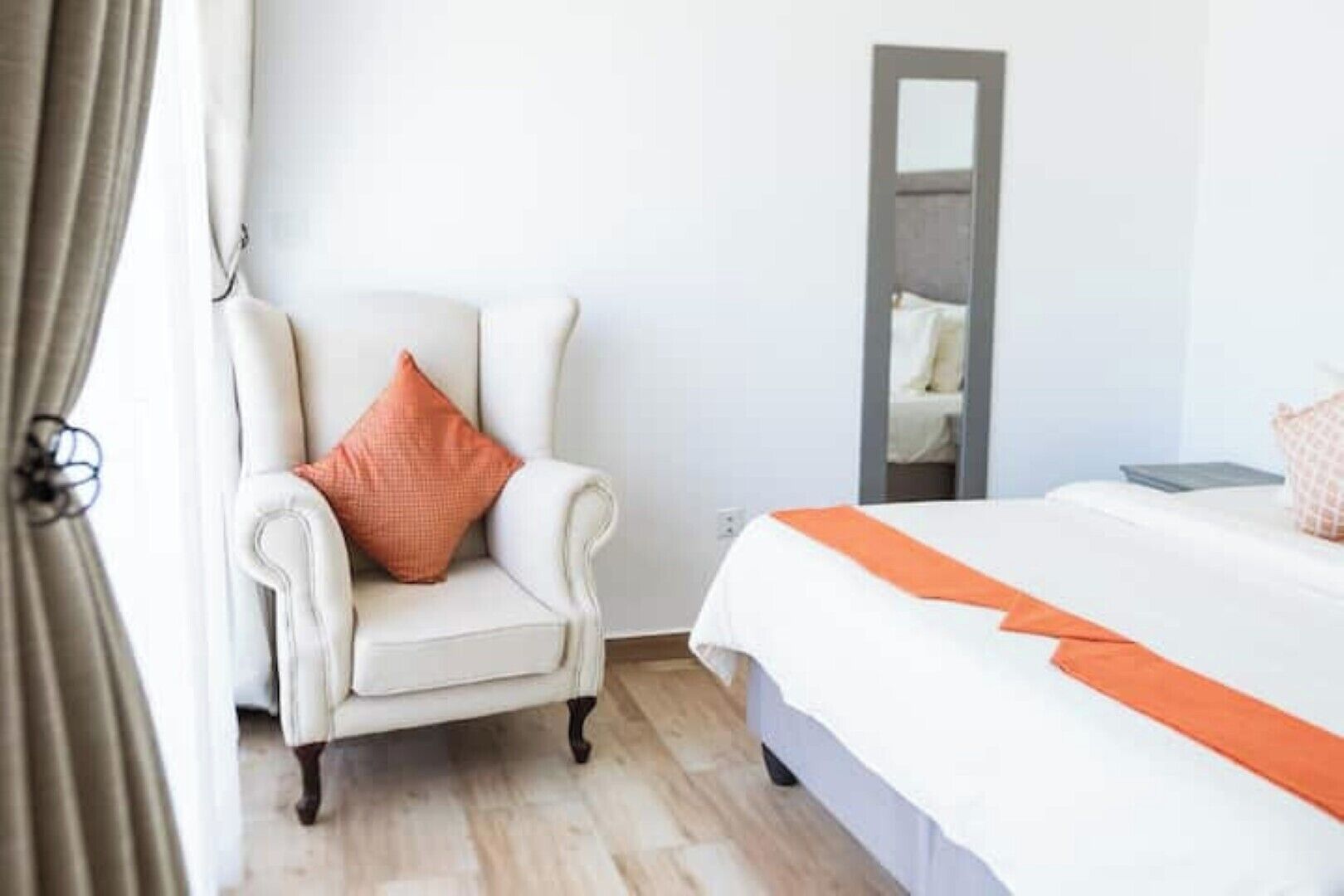 3 chambres, fer et planche à repasser, Wi-Fi, draps fournis