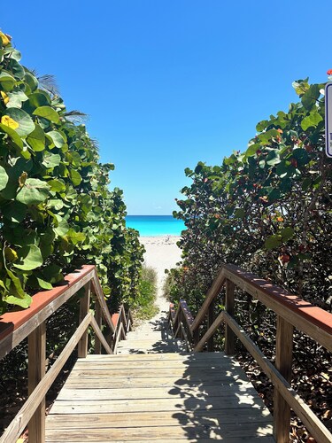 SALT HAUSBrandNew! 6BR/6BA Contemporary Retreat, Heated Pool/Spa. Walk to Beach!