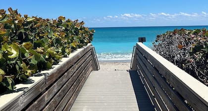 SALT HAUSBrandNew! 6BR/6BA Contemporary Retreat, Heated Pool/Spa. Walk to Beach!