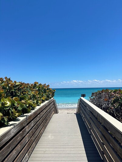 SALT HAUSBrandNew! 6BR/6BA Contemporary Retreat, Heated Pool/Spa. Walk to Beach!
