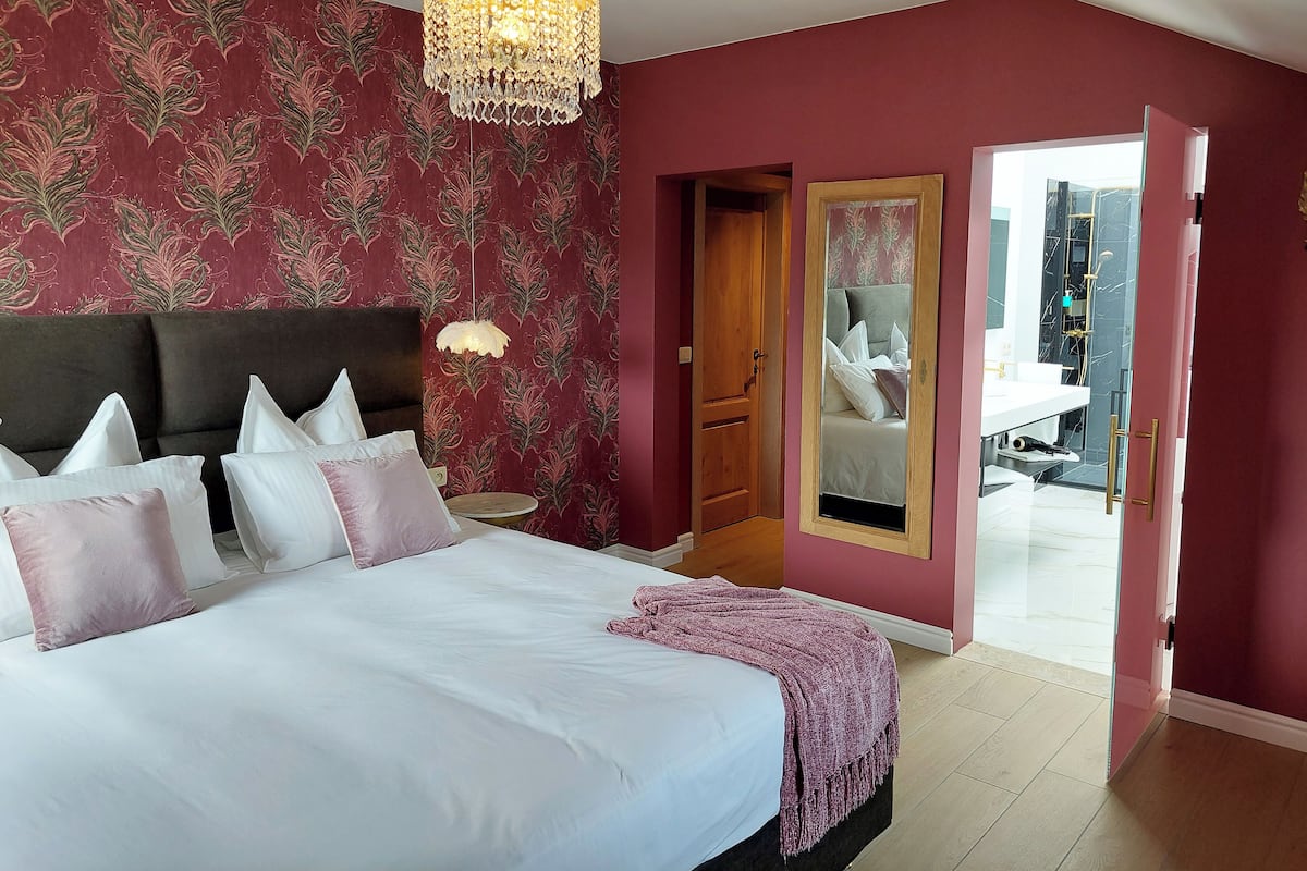 Deluxe Double Room, Hill View | 1 bedroom, laptop workspace, blackout drapes, free WiFi
