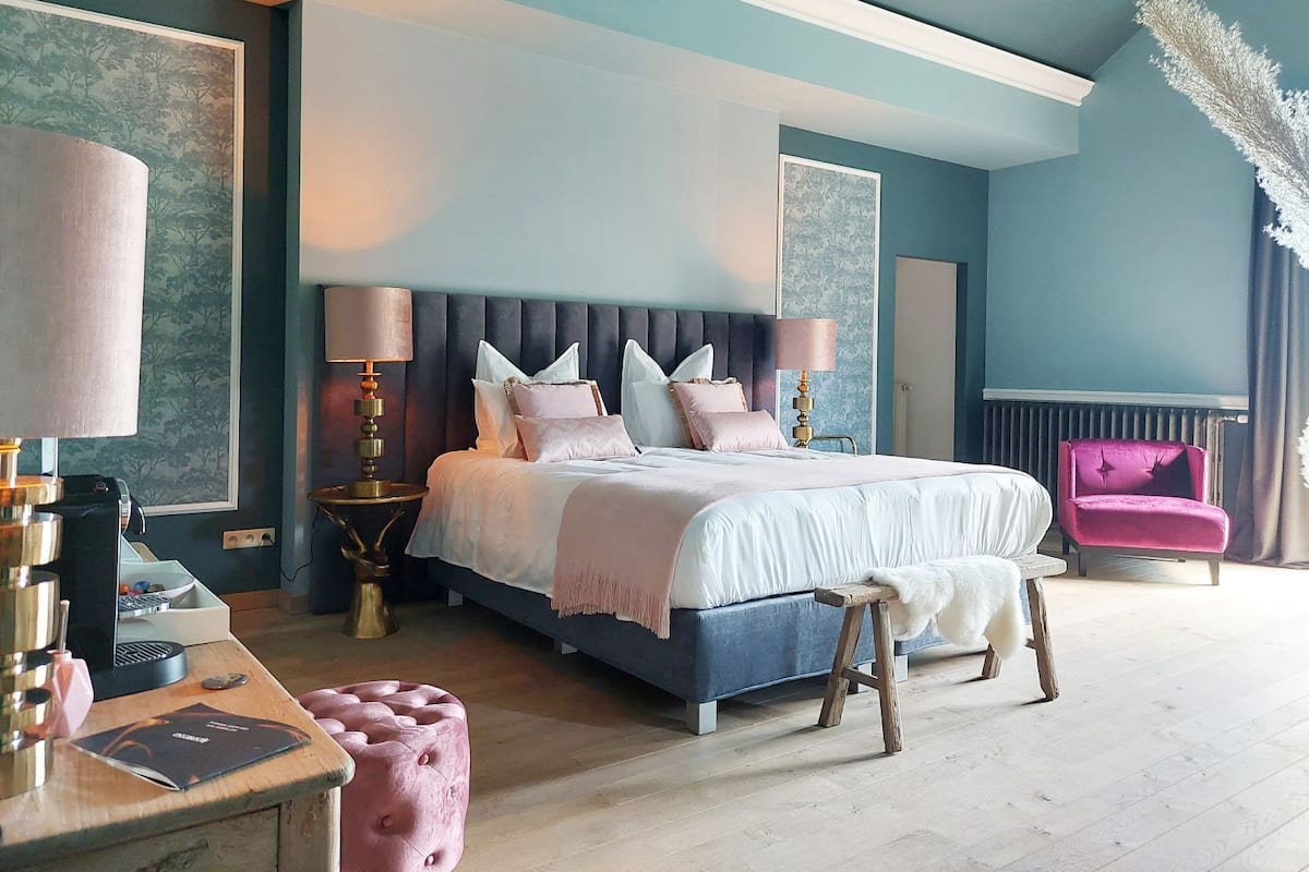 Superior Suite, Hill View | 1 bedroom, laptop workspace, blackout drapes, free WiFi