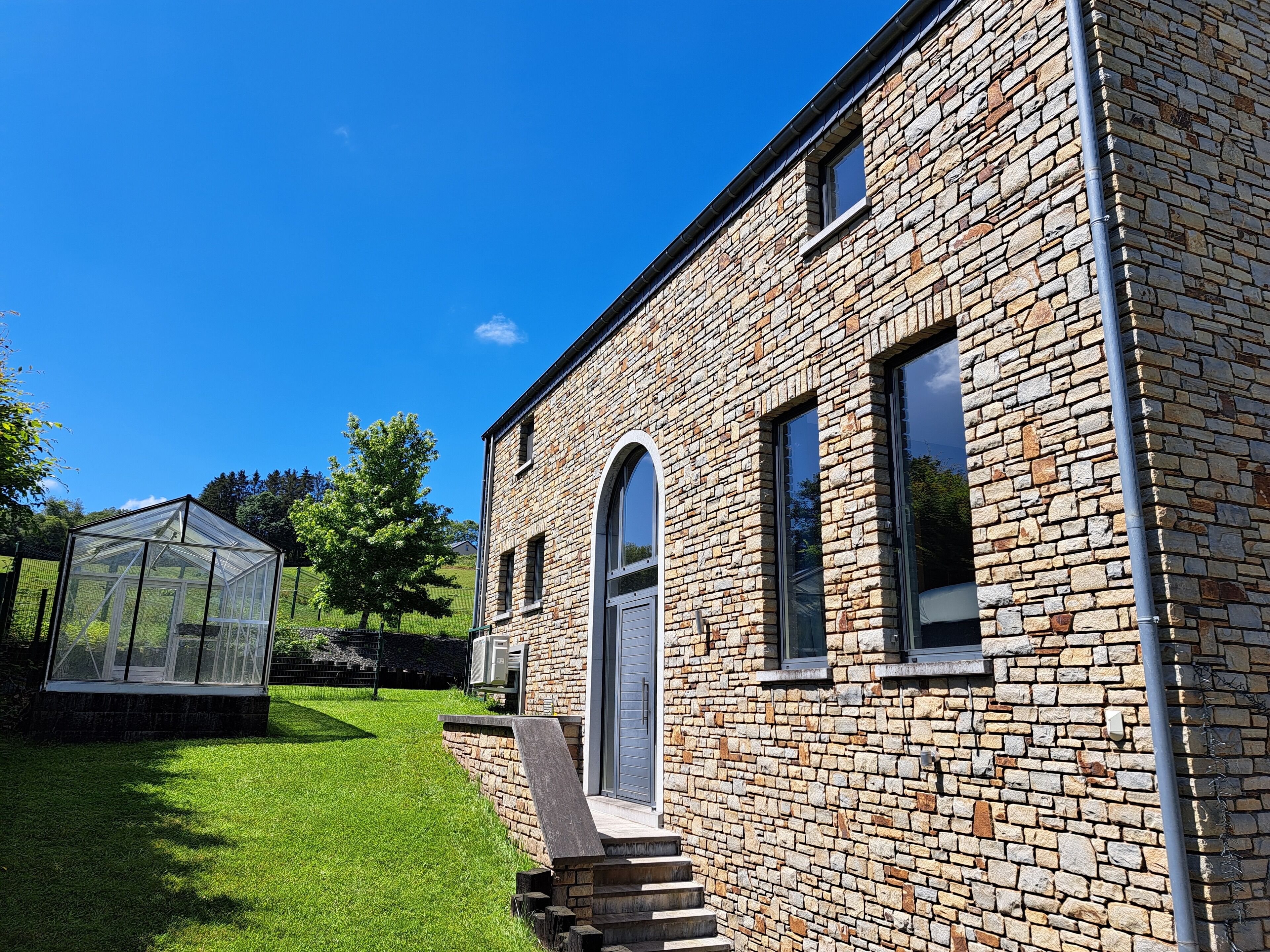 Luxury Apartment, Hill View | Laptop workspace, blackout drapes, free WiFi, bed sheets