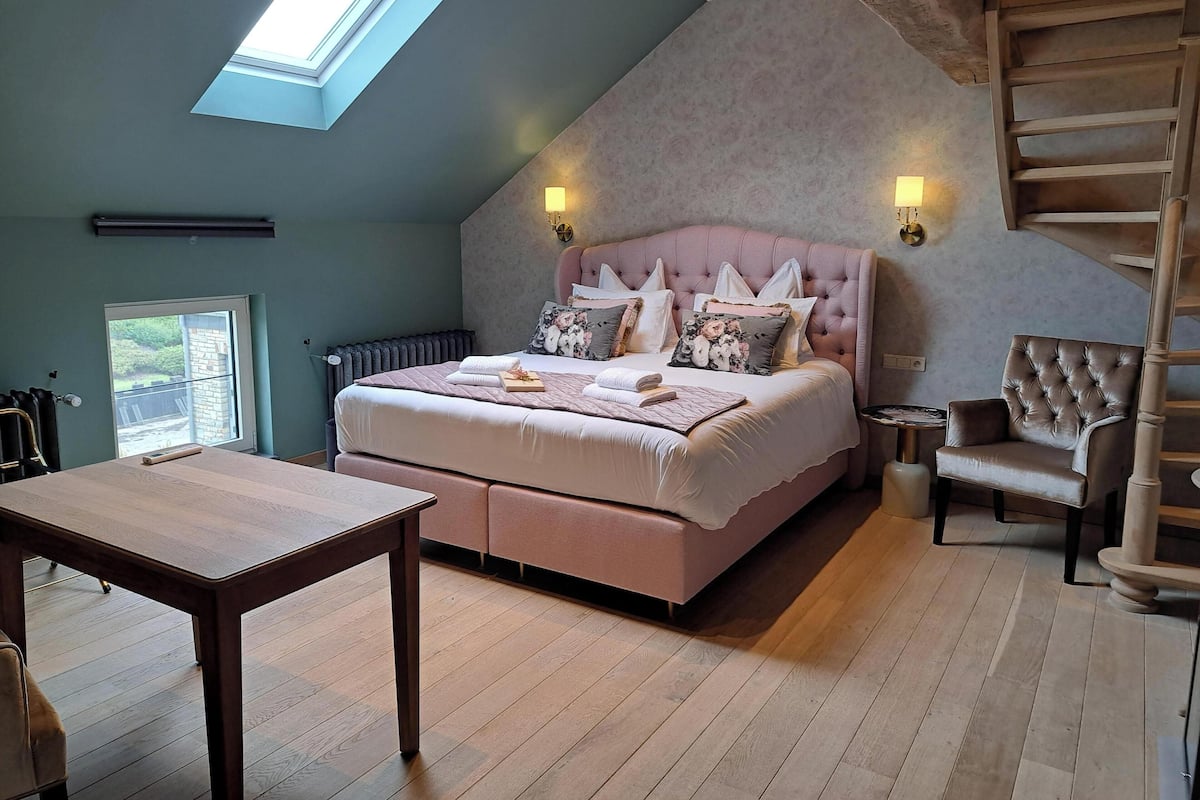 Deluxe Triple Room, Hill View | 1 bedroom, laptop workspace, blackout drapes, free WiFi