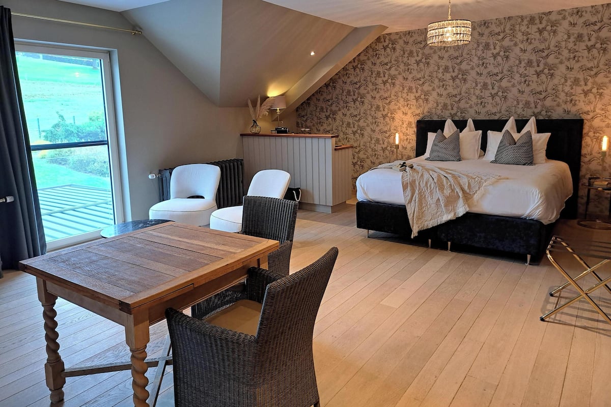 Luxury Double Room, Hill View | 1 bedroom, laptop workspace, blackout drapes, free WiFi