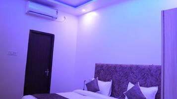 Laptop workspace, free WiFi, bed sheets