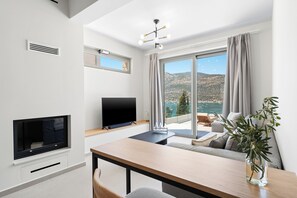 Smart-TV, Kamin, Videothek, Computerbildschirme