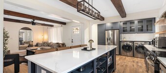 New! -4500 sqft Luxurious/Upscale Mountain style in South CLT-2 Master-
5 Kings!