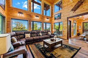 Smart TV, fireplace, video games, DVD player - Amazing BRAND NEW Pool Cabin, Incredible Views and Amenities (Sevierville)