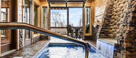 Innenpool, beheizter Pool