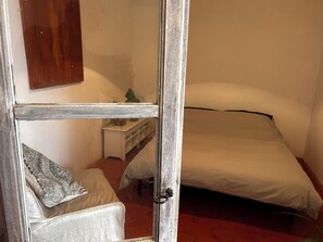 1 bedroom, in-room safe, free WiFi, bed sheets - Charming Spacious B&B with Balcony, near Lago di Viverone on the Via Francigena (Viverone)