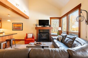 Smart-TV, Kamin, Tischfußball