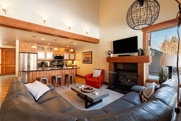 Smart TV, chimenea y futbolito 