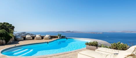 Villa | 6 camere, una scrivania
