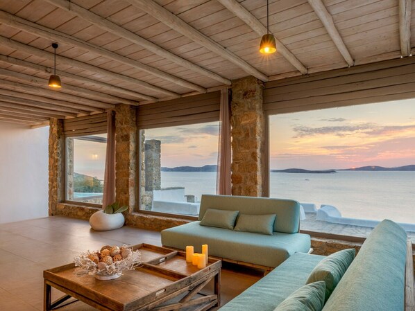 Villa | 6 bedrooms, desk, Internet