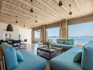 Villa | 6 bedrooms, desk, Internet