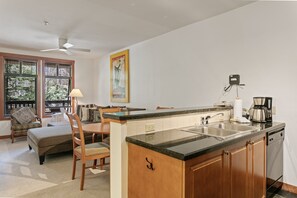 Studio | Interior - 1106 - Studio Standard Eagle Springs West Studio (Solitude)